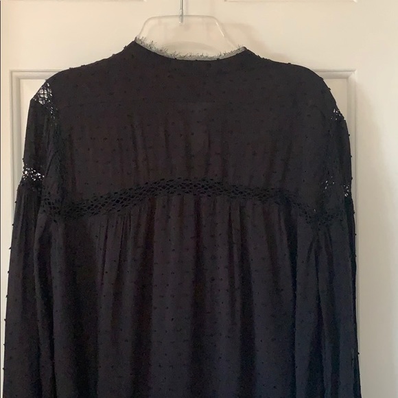 Lace detail button from blouse - Picture 6 of 7